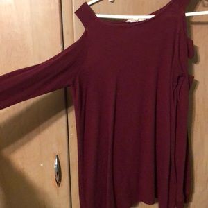 Super cute maroon sweater!